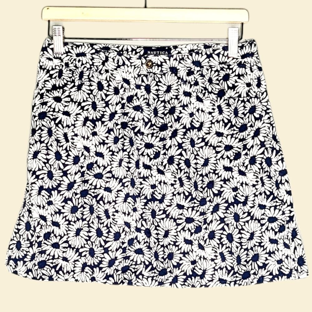 Woman's Nautica Daisy Flower Print Navy Skirt Size 2